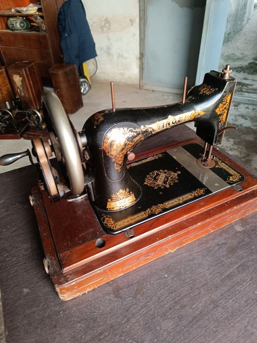 Máquina de Costura Singer antiga/ relíquia/ museu