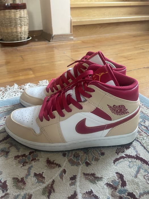 Баскетбольні кросівки Nike/Air Jordan 1 Mid