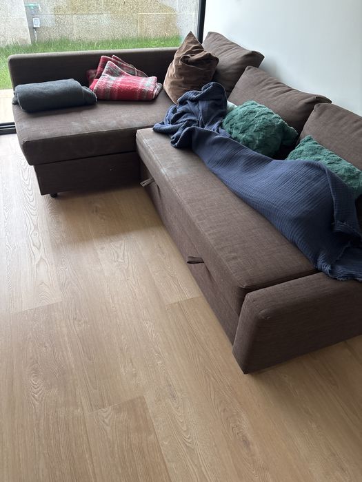 Sofa com chaise long e cama