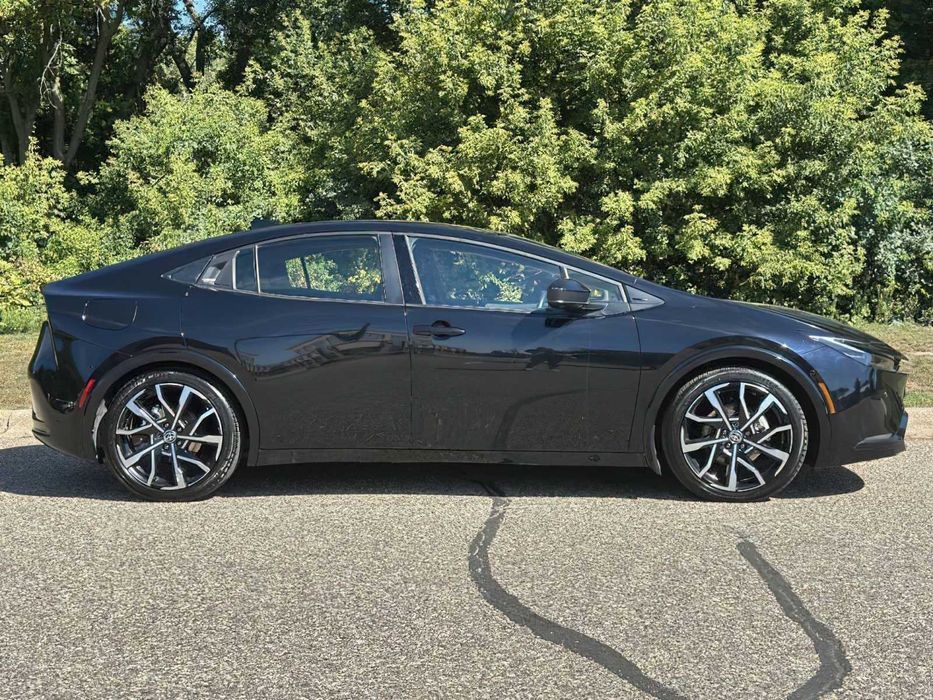 Toyota Prius Prime      2024