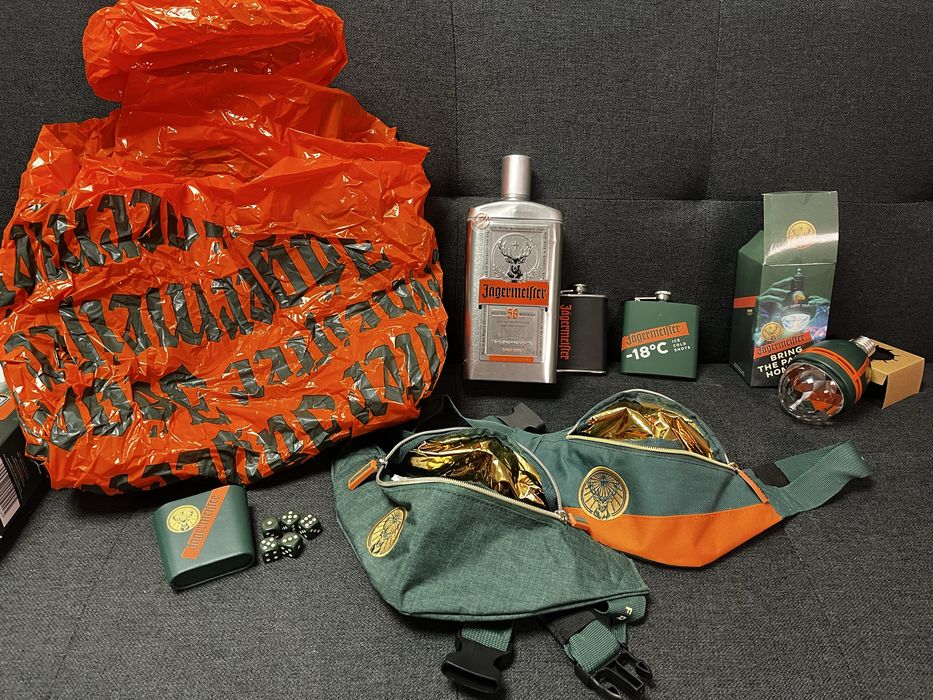 Jaegermeister gadżety kolekcjonerskie piersiowki lampa ponczo nerki kości