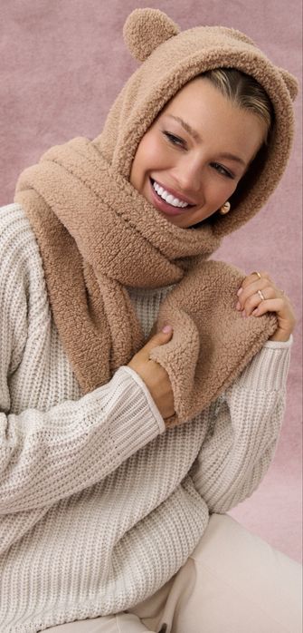 Капюшон із шарфом та рукавичками 3 в 1