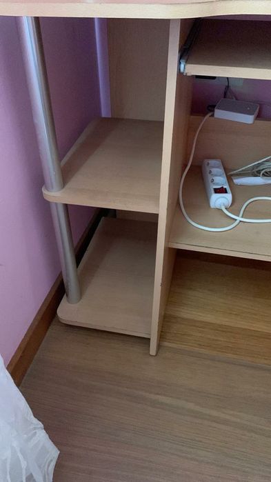 Selling a used secretary in good condition64751392998147122