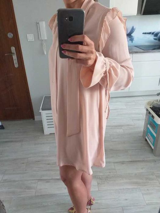 Pastelowa różowa sukienka na długi rękaw, krój oversize, Mohito