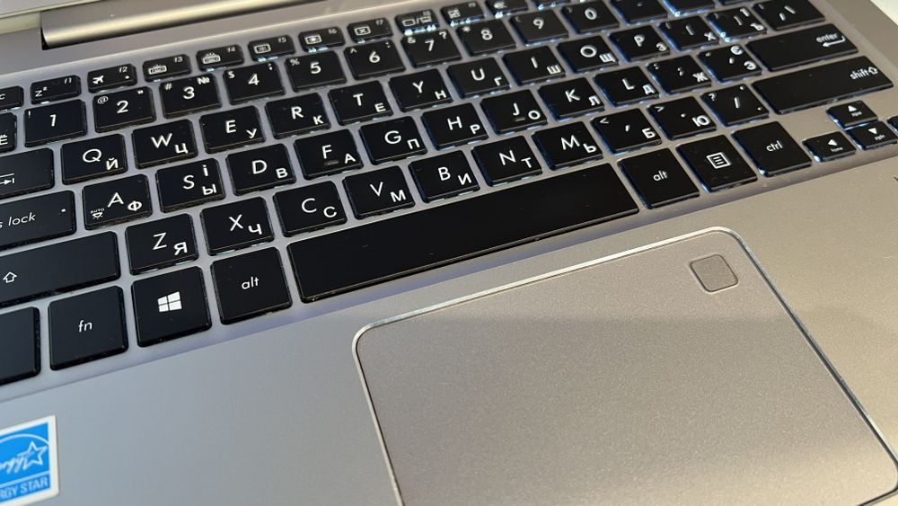 Ноутбук Asus ZenBook UX330UA