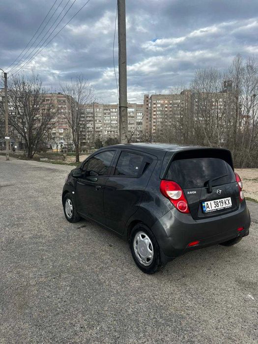Автомобиль на автомате Шевролет Спарк
