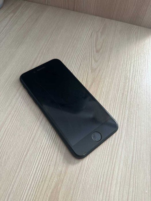 Продаю iPhone 7 на 128 GB в ГАРНОМУ СТАНІ