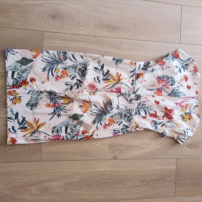 Sukienka kwiaty rozmiar 36 Quiosque