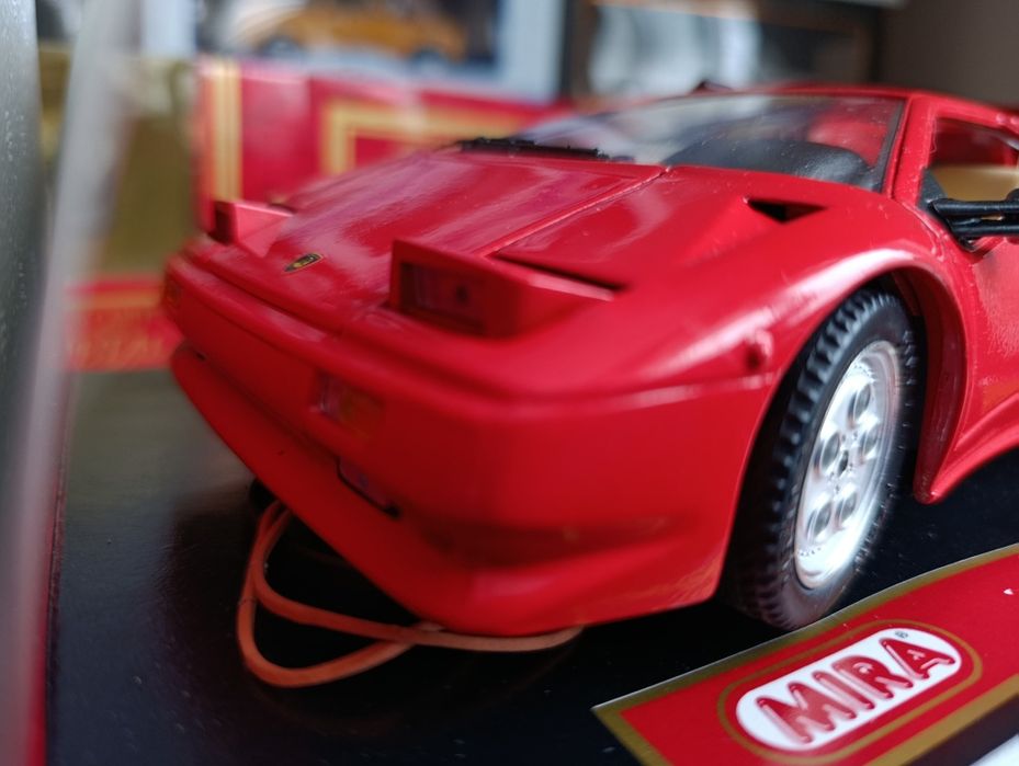 Модель 1.18 Lamborghini Diablo