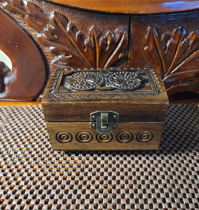 Шкатулочка для прикрас