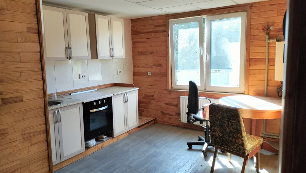 Капітальний гараж з хорошими умовами для проживання. Терміново