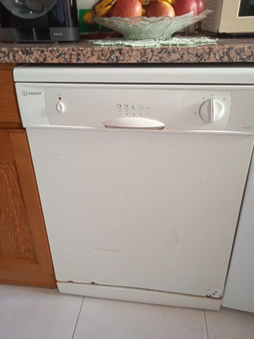 Máquina loiça a funcionar459630195026186240