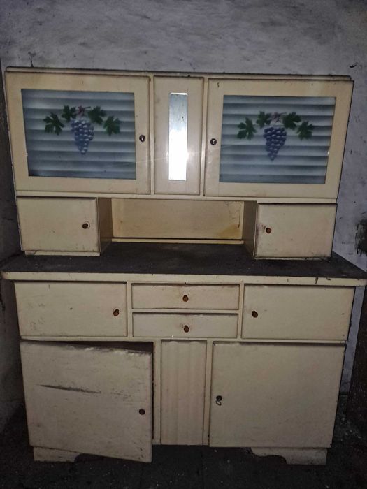 Kredens, 2 rozne , do renowacji