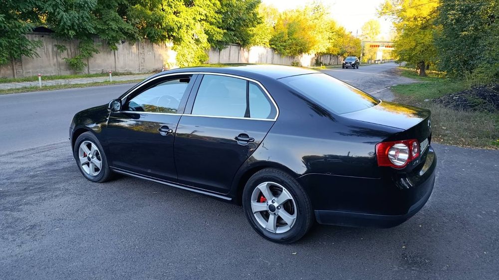 Срочно volkswagen jetta 2007 год на автоматі мотор 1.6 газ бензин