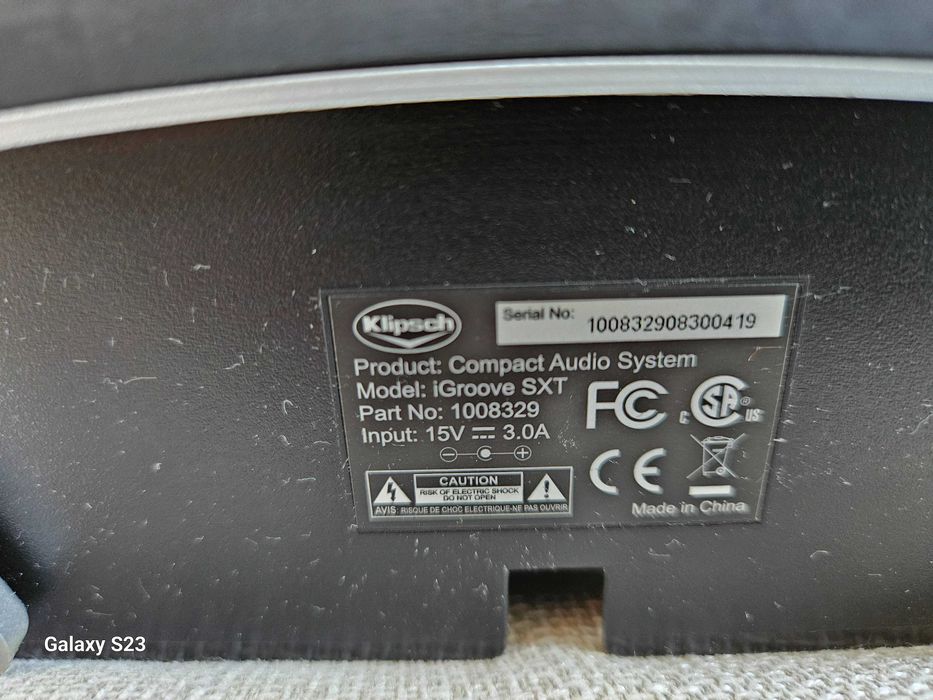 Leitor de iPod marca Klipsch.