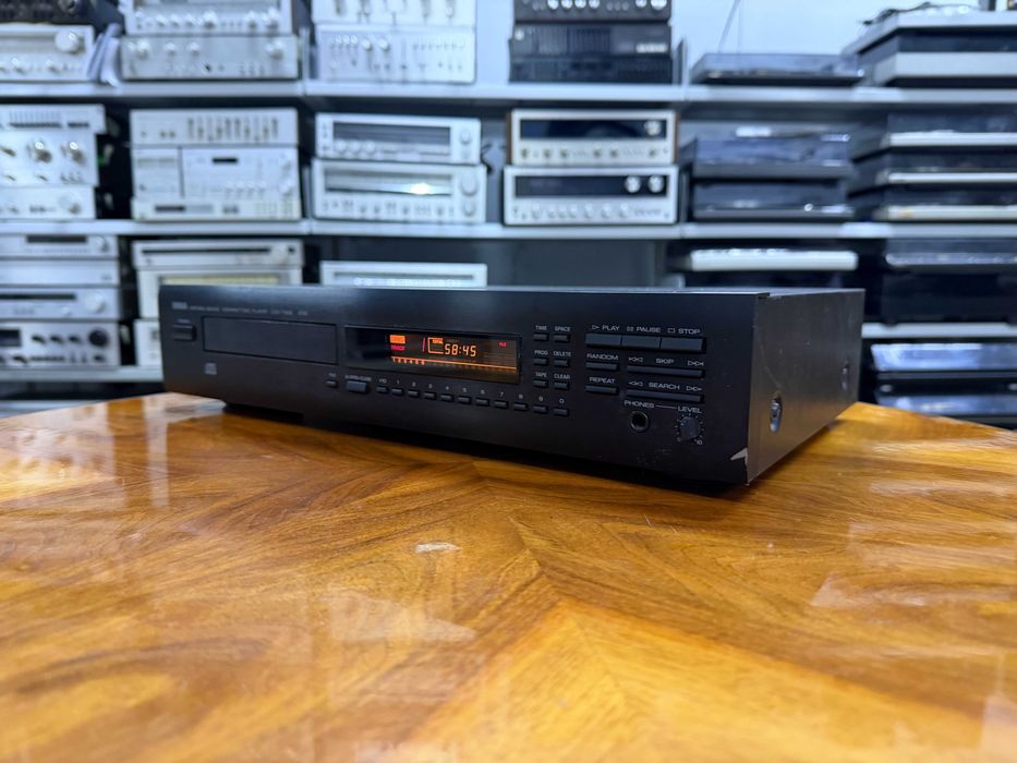 Odtwarzacz płyt CD Yamah CDX-730E Audio Room