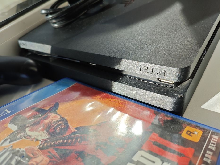 PS4 slim 500+2геймпада+док станція+диски з іграми та сумка!