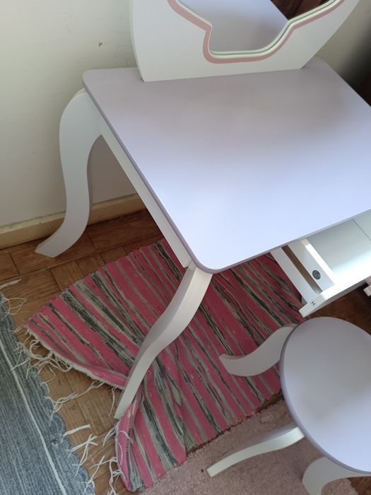 Mesa de cabeceira+ mesa de maquiagem