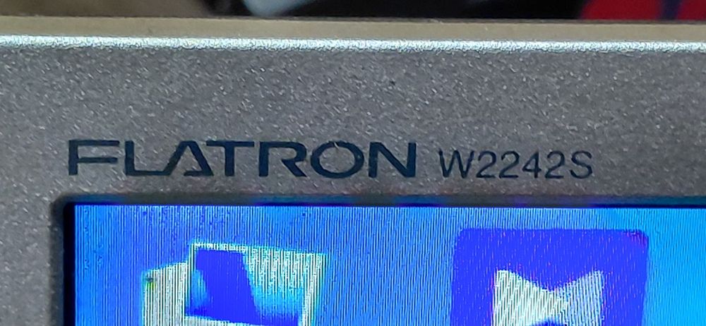 монитор LG Flatron w2242s