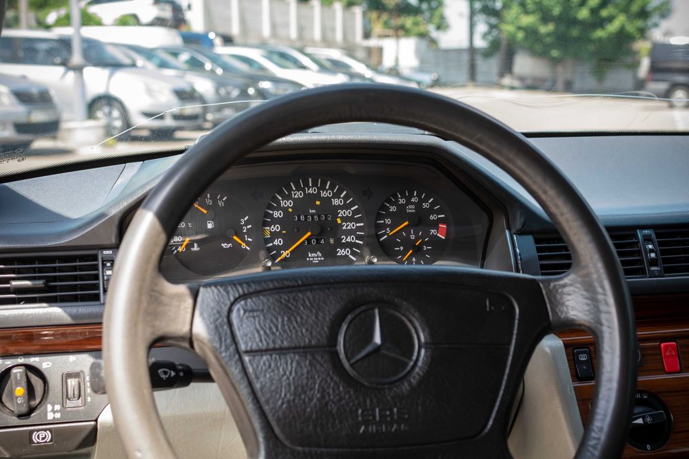 Mercedes-Benz E-Class 1993