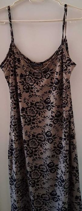 Vestido preto e beje ideal para festas