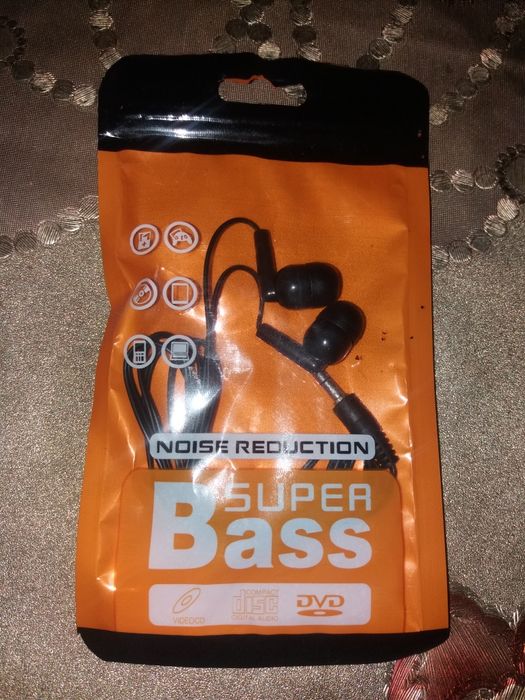 Наушники super bass с очень качественим звуком в новом состоянии
