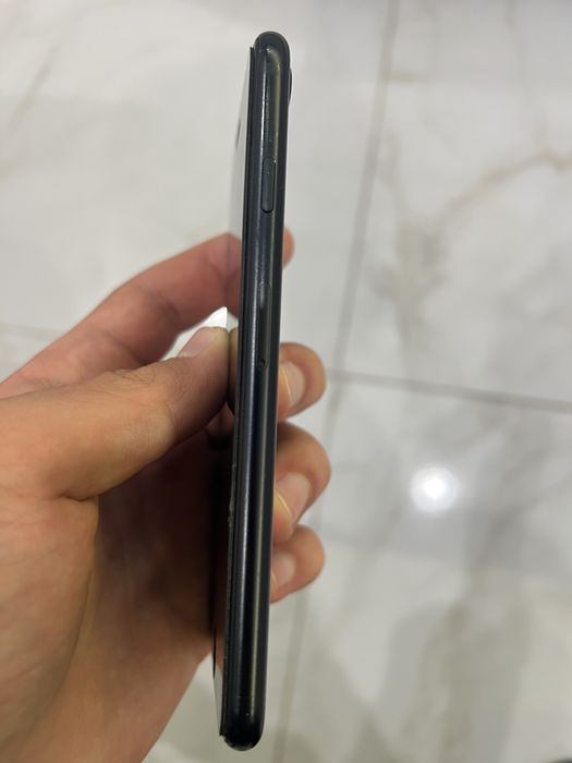 Iphone SE 2020 продам