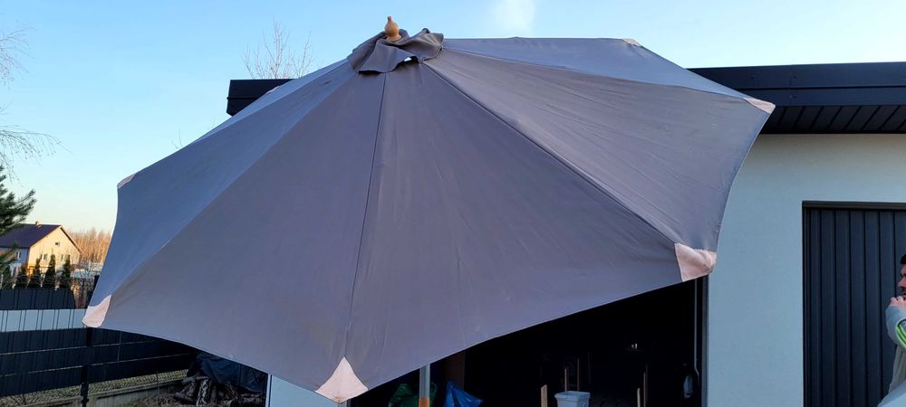 Parasol ogrodowy z podestem