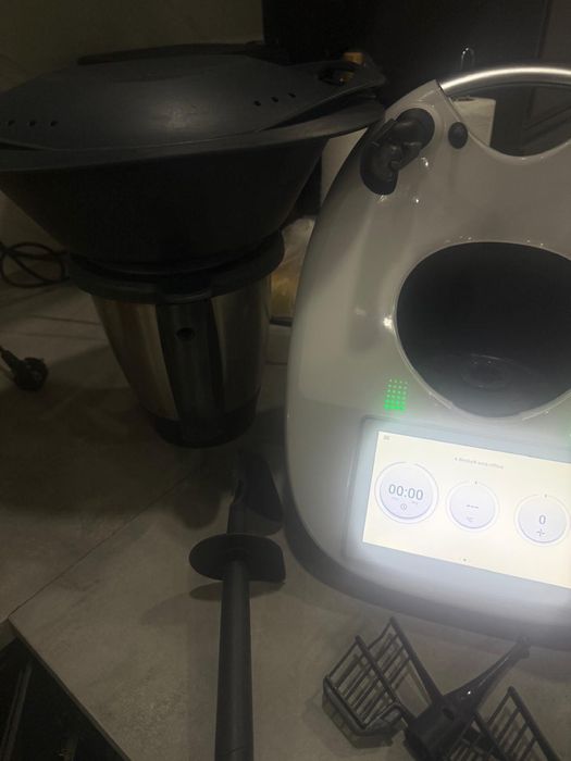 Bimby tm6 com 2 copos e acessorios