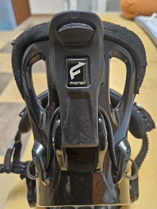 Продам кріплення Fastec на сноуборд почти нове. Катано 2 сезони.