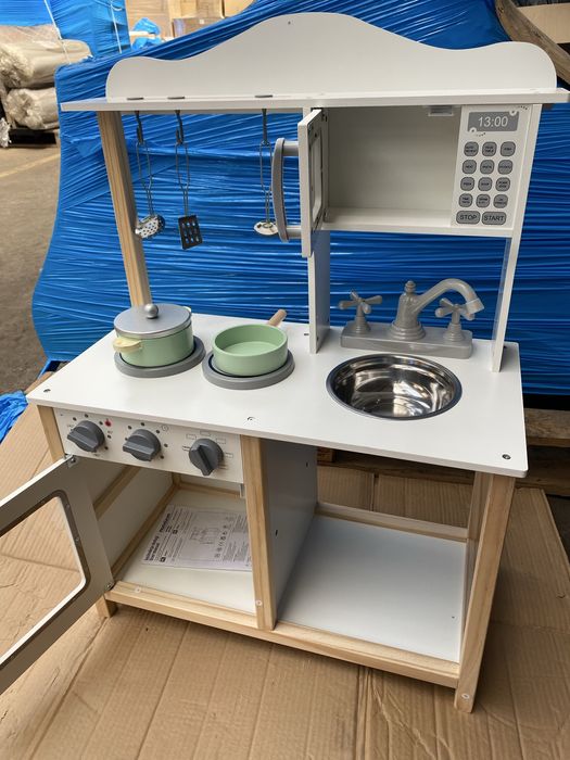 Кухня деревянна іграшкова для дітей