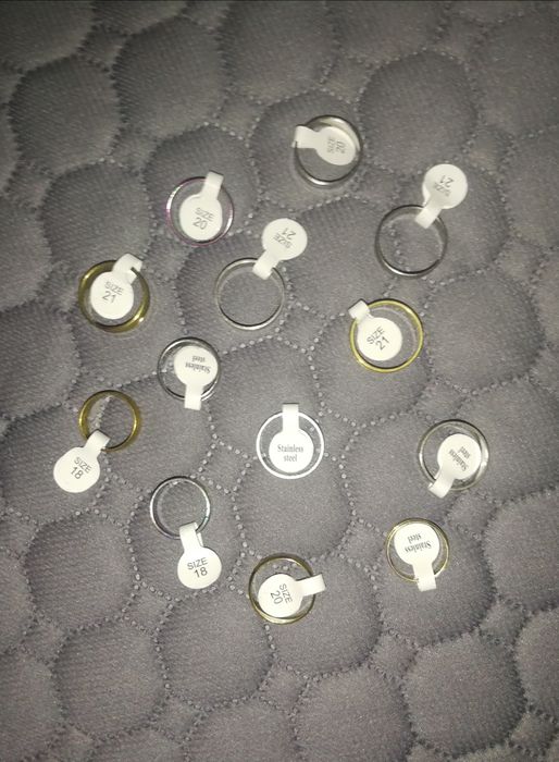 Lote de vários anéis, vários tamanhos