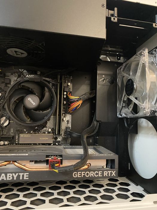 Komputer gamingowy / RTX 4060 / Ryzen 5 5600 / 32 GB RAM