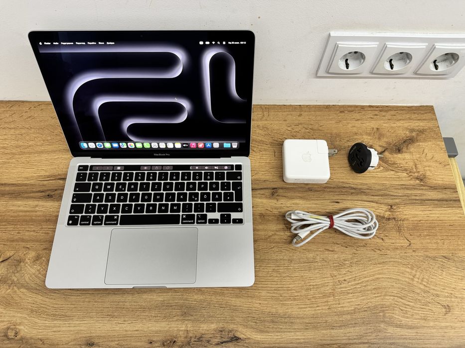 MacBook pro 13 M1 8/512 87% стан ідеал