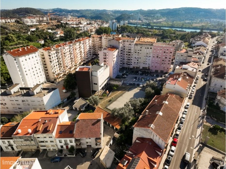 Apartamento T4 com Garagem em Coimbra