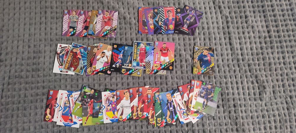 Szczęsny FCB /49 + Mbappe Momentum + 5 kart numerowanych + inne karty