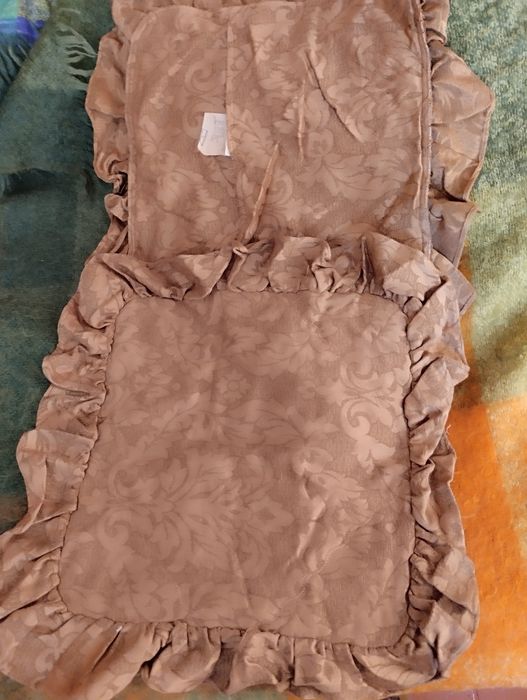 Наволочки коричневі, нові.