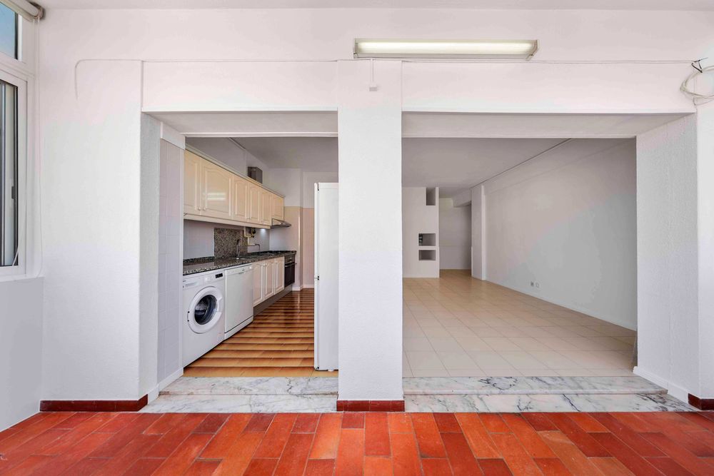 T2+1 renovado com vista rio varanda na sala e cozinha