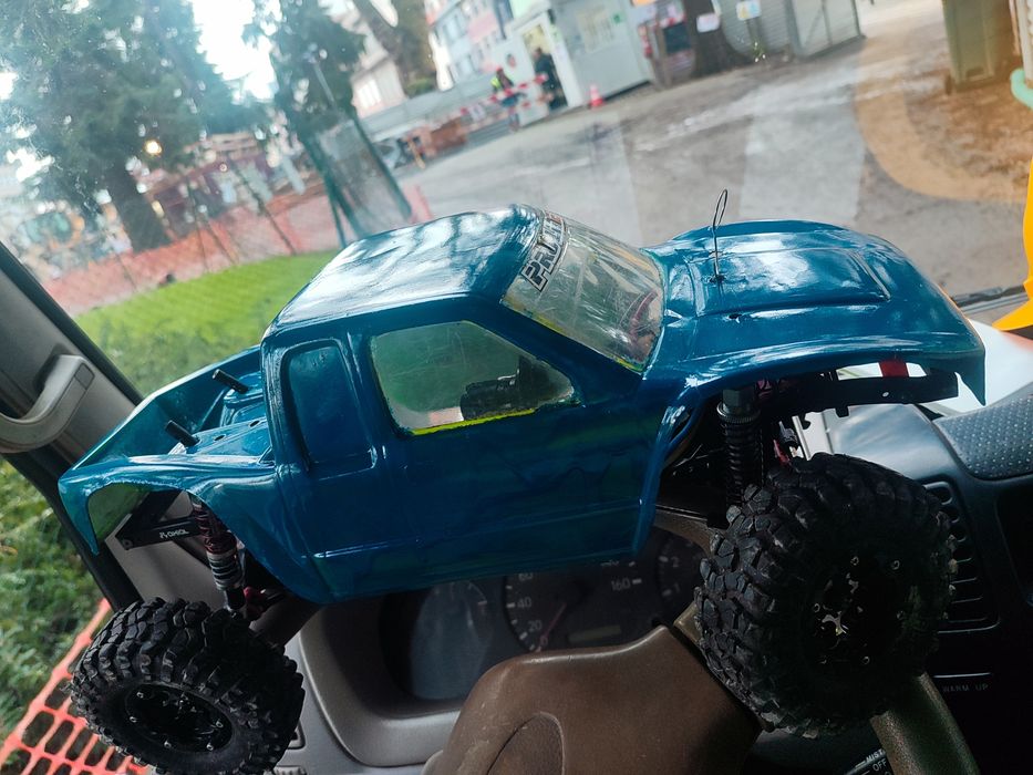RC crawler axail