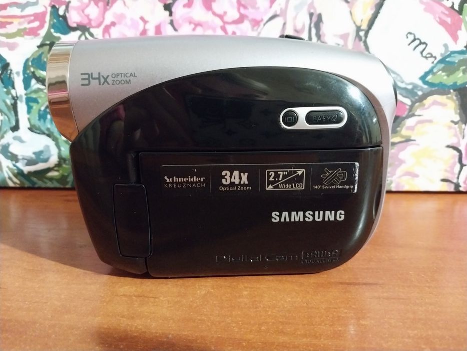 Продам видеокамеру Samsung VP-DX 103 i NWT.  1000 грн.