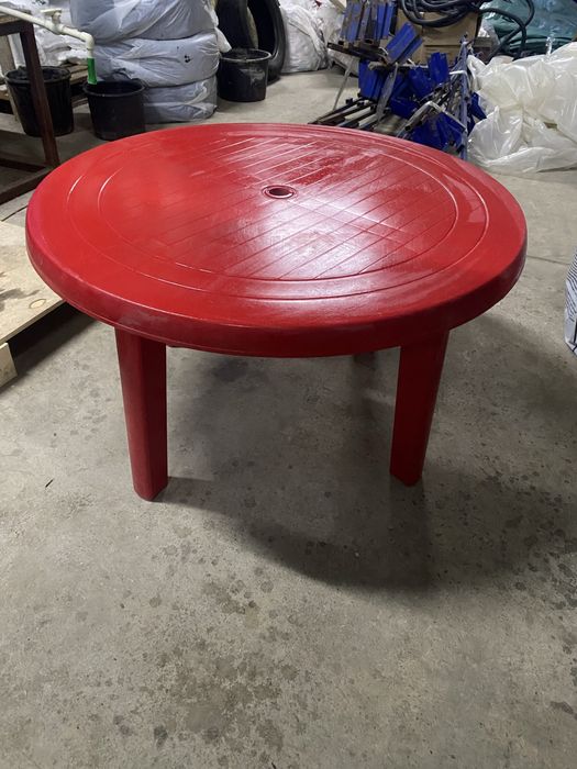 Продам пластиковый стол