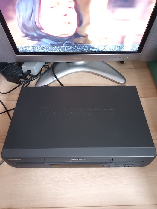 Magnetowid odtwarzacz wideo Panasonic NV- FJ622