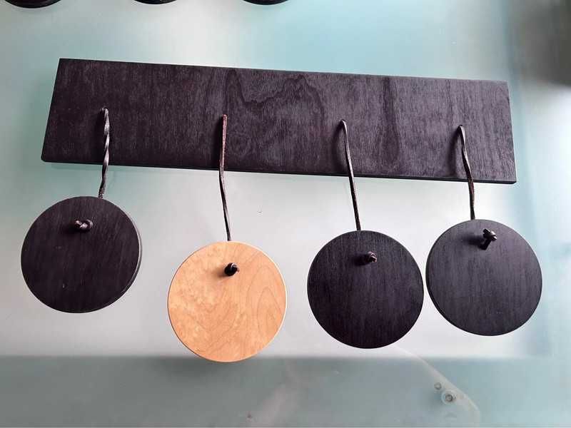 Cabides de parede em madeira