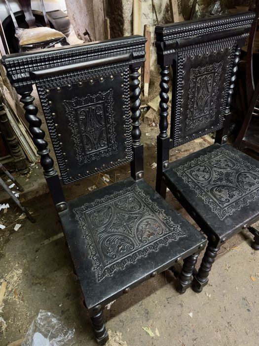 Cadeiras de escritório torcidos