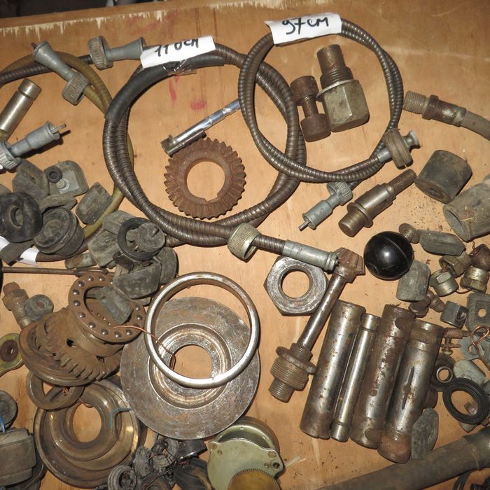 Тросики і автозапчастини одним лотом вживані