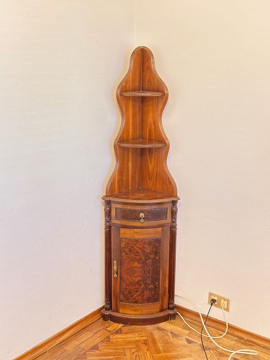 Móvel de canto em excelente estado