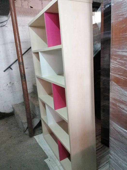 Estante Côr de Rosa