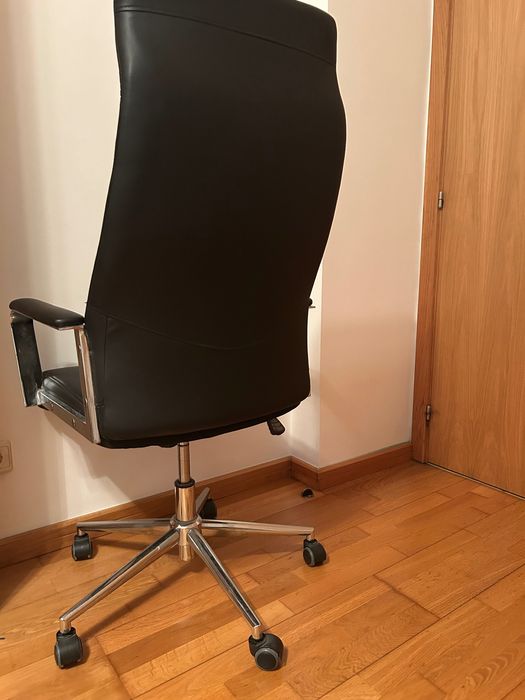 Cadeira Escritório Diretor/Executiva Como NOVA! (Ergonómica/Cromada)