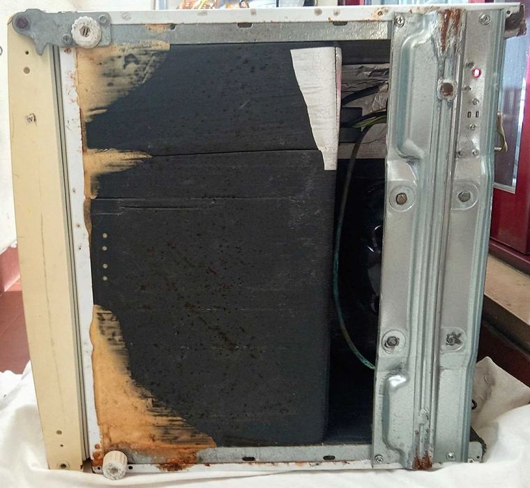Arca Congeladora Vertical KUNFT 100 A+_ Sem Gavetas