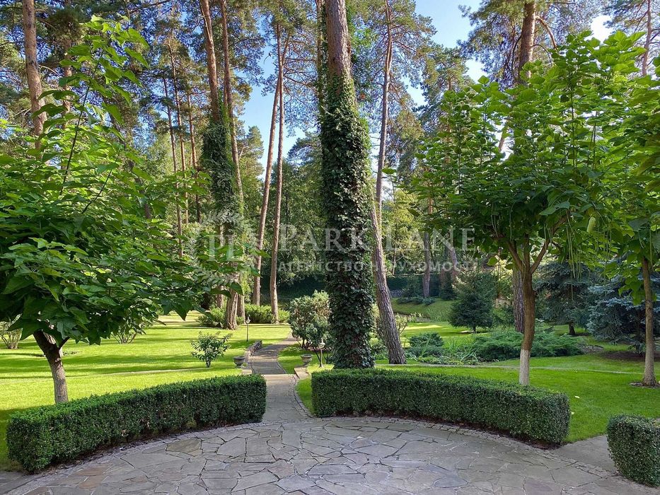 Романков. 430 м.кв. 50 соток земли.